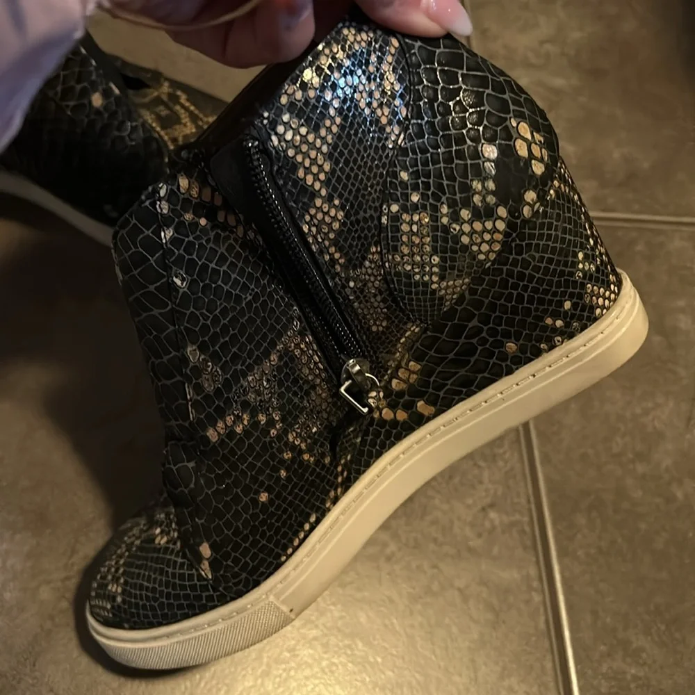 Paolo side zip wedge booties. Snake skin pattern black and gold - Picture 4 of 6